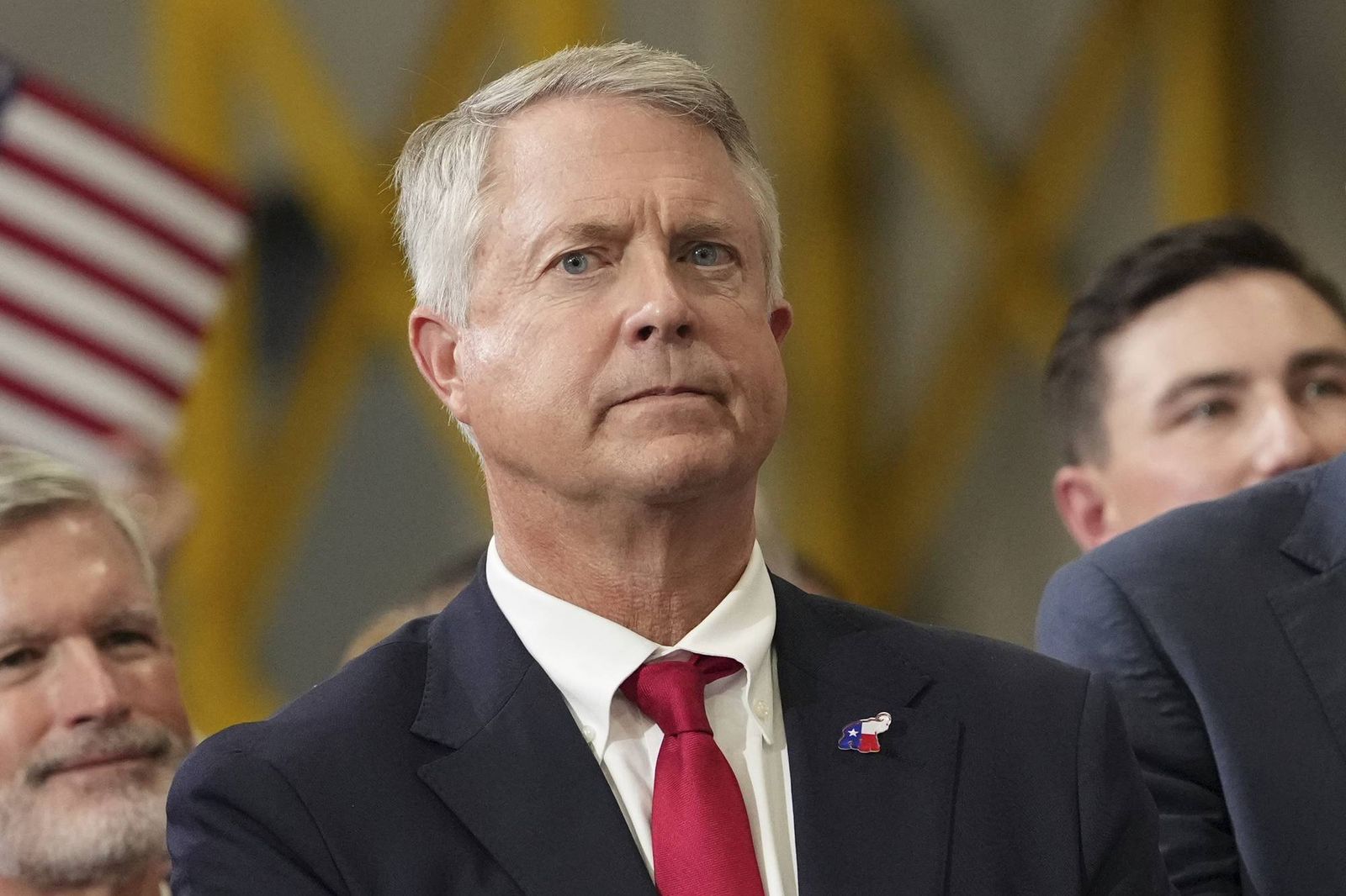 sen-roger-marshall-r-kan-listens-as-u-s-