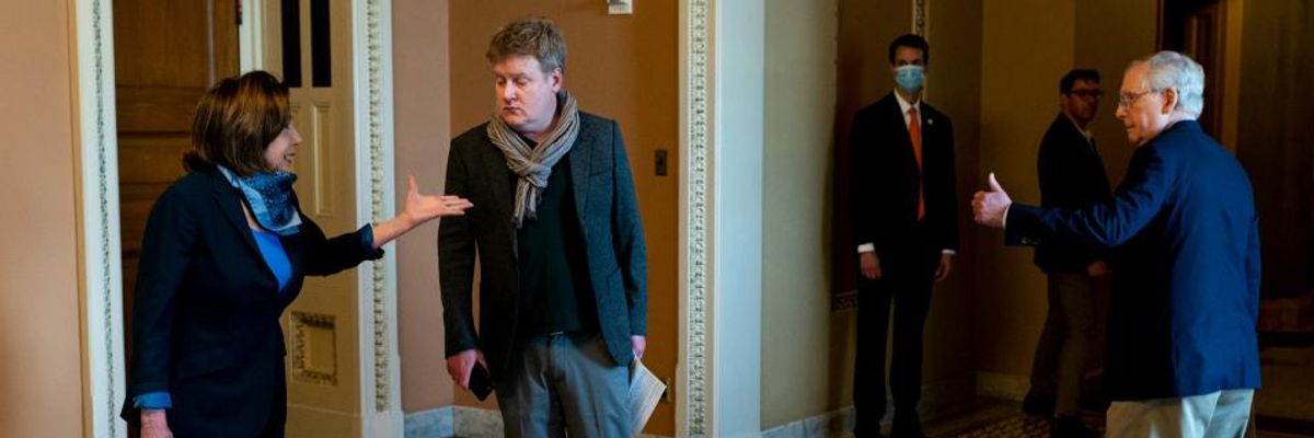 Senate Staffer Warns Congress 'Sleepwalking Toward a Gut-Wrenching, Painful Failure' on Covid-19 Relief
