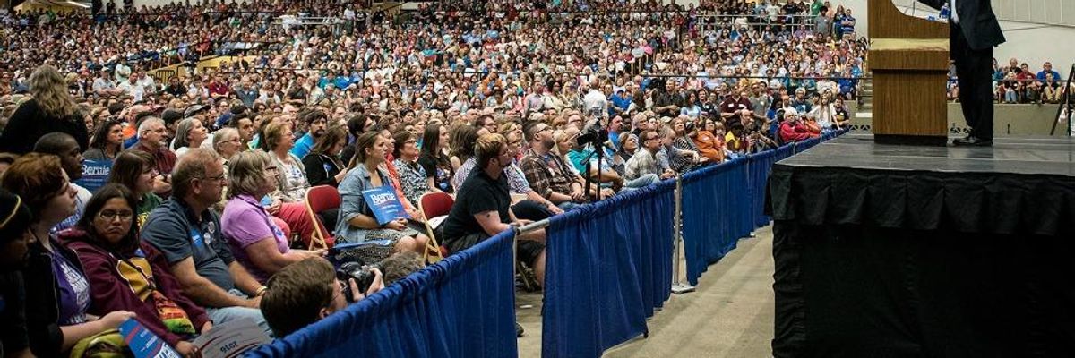 As Sanders Draws 10,000 in Wisconsin, Support for 'Revolution' Doubles in Iowa