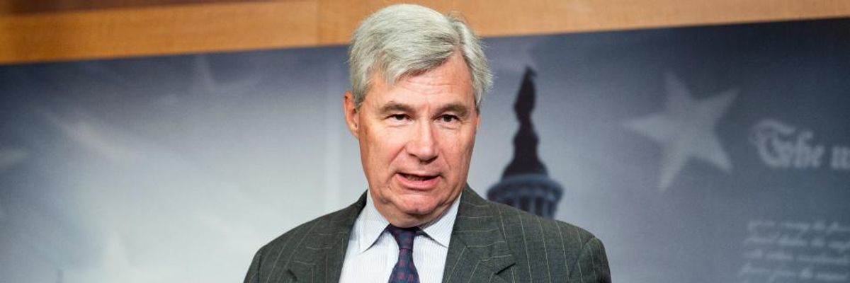 Senate Democrats Join GOP to Back 'Automatic Austerity' Bill That Would Gut Social Programs, Hamstring Bold Policies