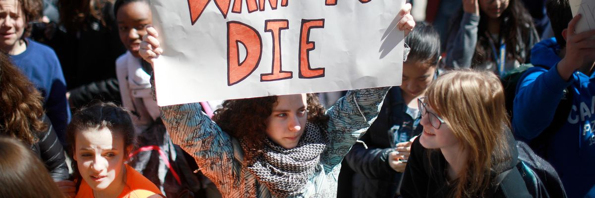 Sign reading "I don't want to die" at gun control protest