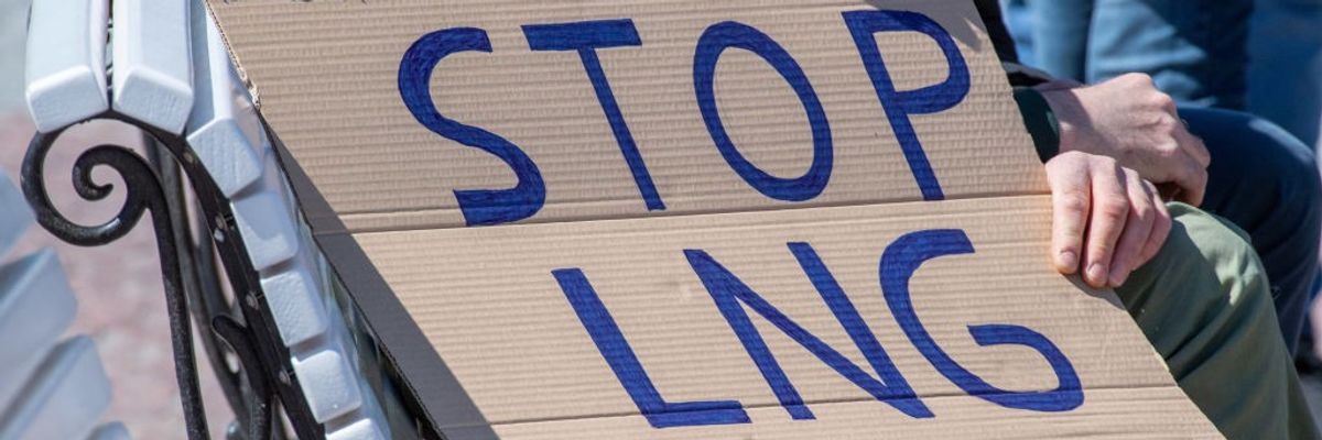 Sign says "Stop LNG"