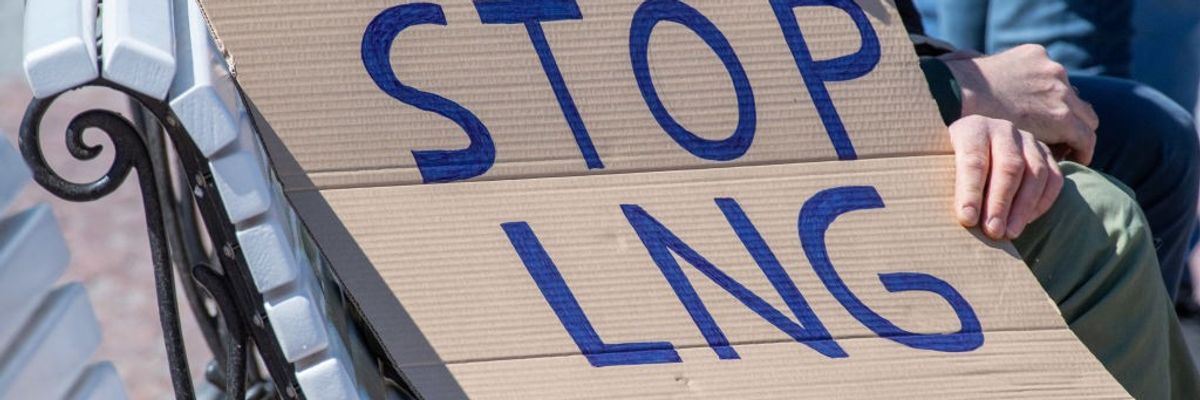 Sign says "Stop LNG"