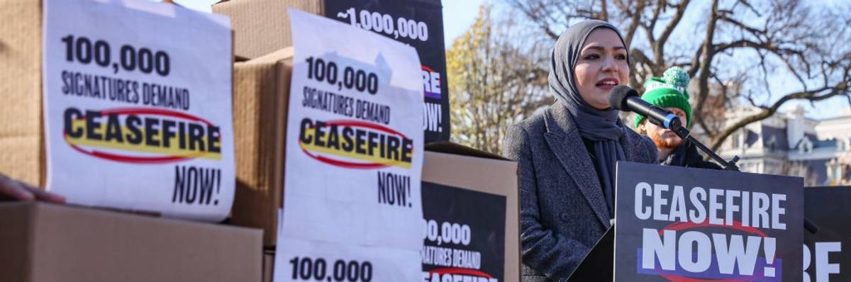 Signs and boxes outside White House say "Ceasefire Now!"