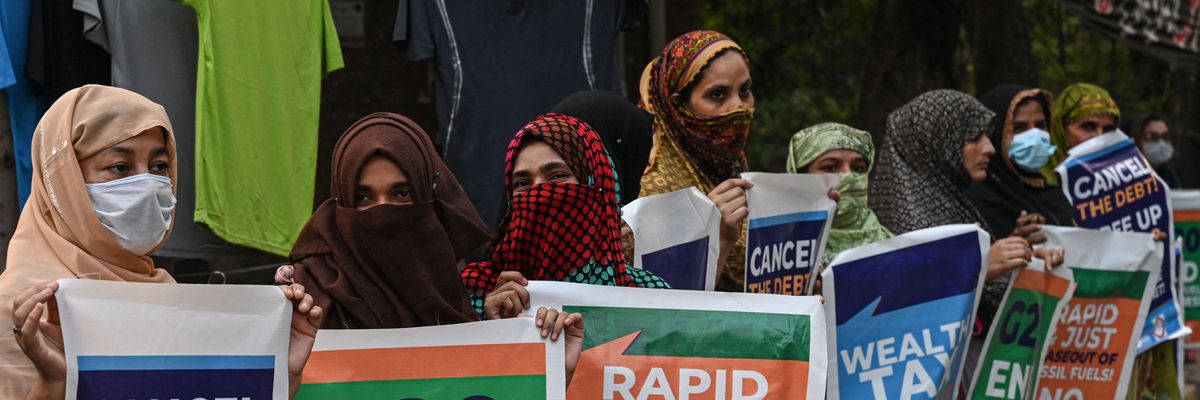 Signs calling for G20 to end fossil fuel subsidies and phase out fossil fuels