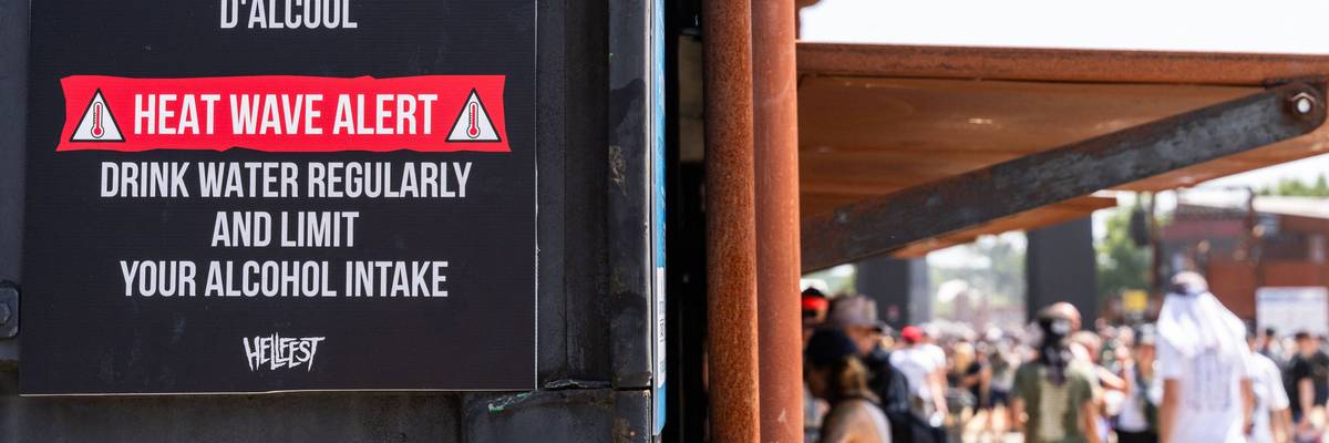 Signs in France warn of a heatwave and urge people to drink water and limit alcohol.