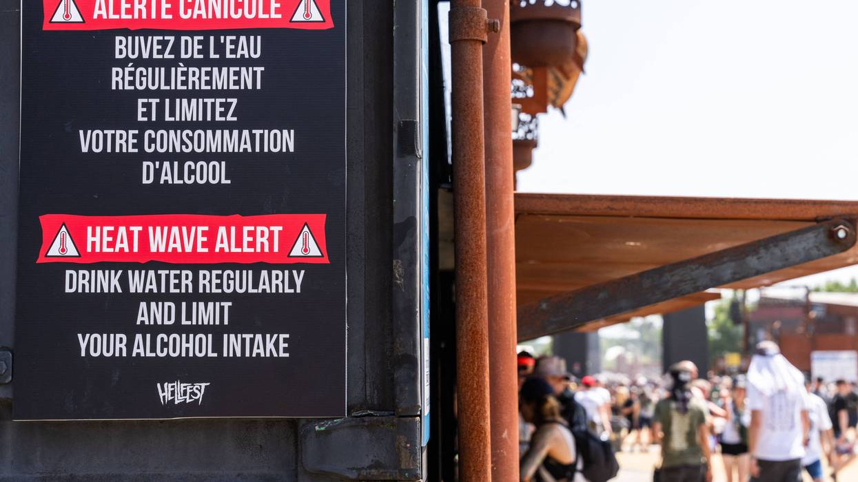 Signs in France warn of a heatwave and urge people to drink water and limit alcohol.