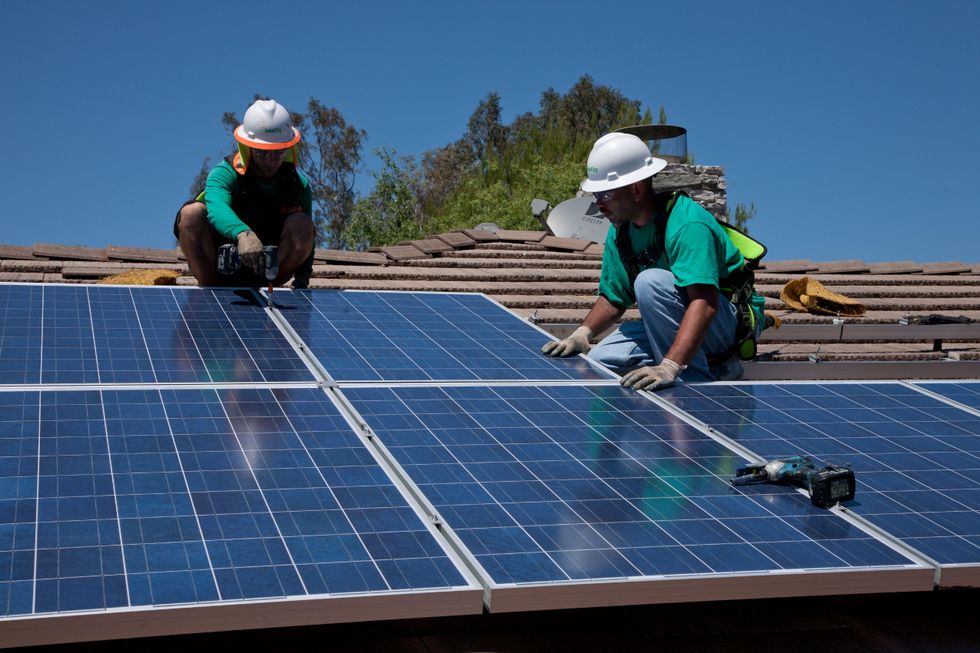 'Only the Beginning': Democrats' IRA Set to Create 100,000+ US Green Jobs