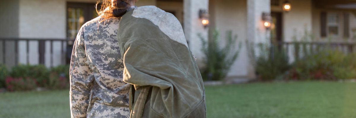 Soldier returning home