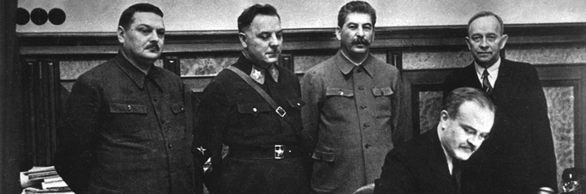 Soviet leaders, including Joseph Stalin, as the pact with Finland is signed in 1939