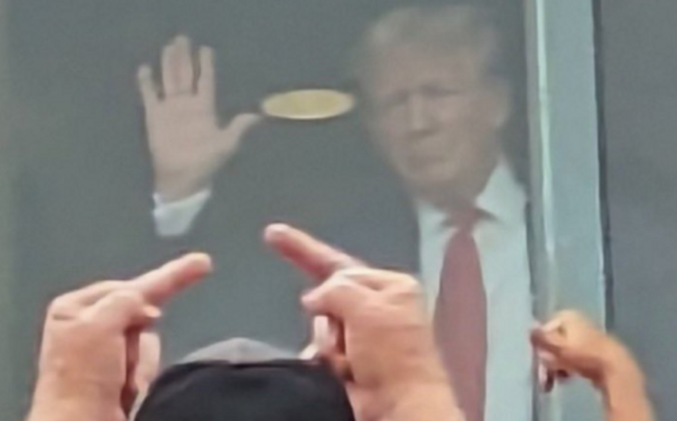 Spectators gave Trump the middle finger at the Iowa-Iowa State football game