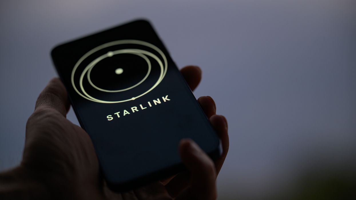 Starlink logo is displaye
