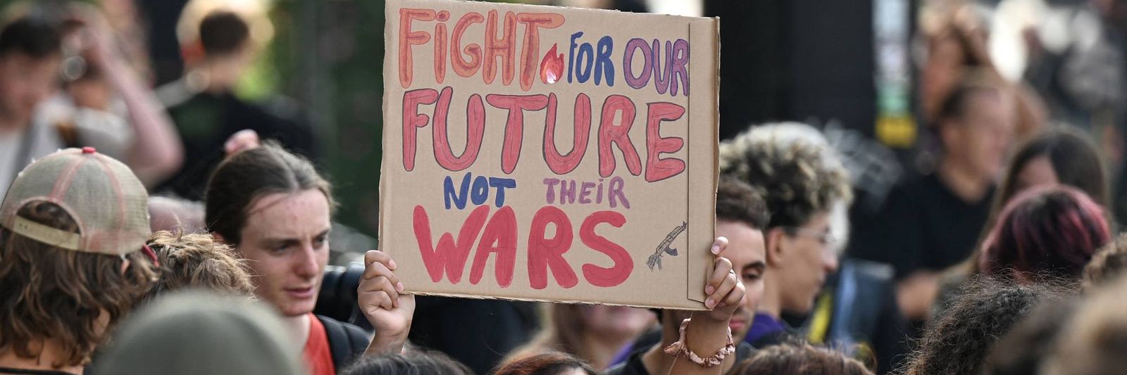 student-protests-in-belgium.jpg?id=68389505&width=1200&height=400&coordinates=0%2C182%2C0%2C485