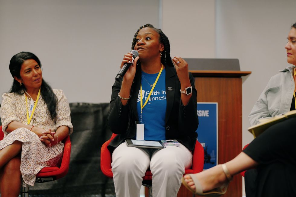 Sulma Arias, JaNa\u00e9 Bates