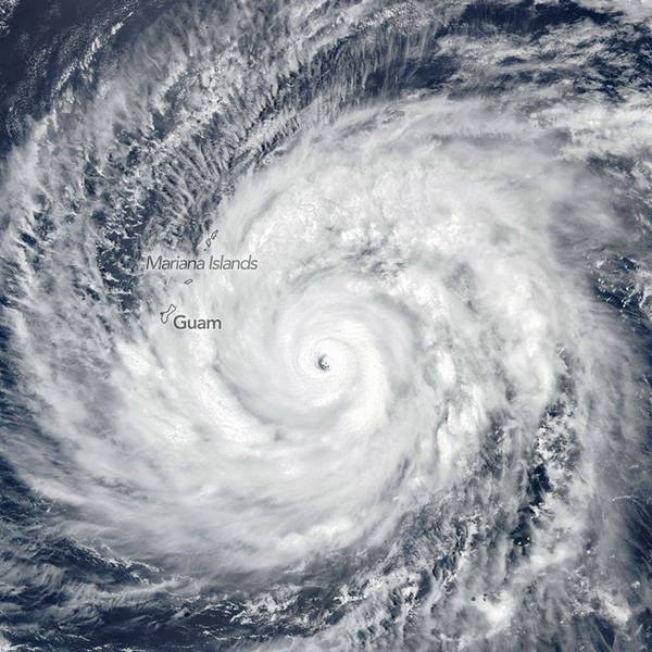'A Sign of What's to Come': Super Typhoon Sinlaku Slams Into Remote US Islands in Pacific