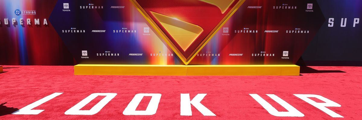 Superman logo at premiere.