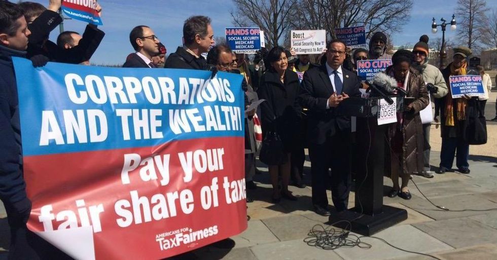 Supporters hold a banner while CPC co-chair Rep. Keith Elllison (D-Minn.) speaks during Wednesday's press conference. (Photo: Twitpic/@USprogressives)