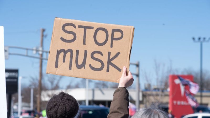 Supporters of Donald Trump and Elon Musk counter-protest outside Tesla car showroom in Chicago