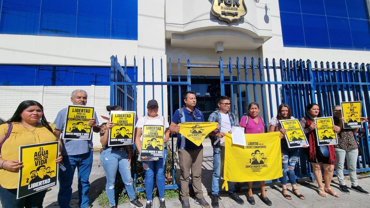 Supporters of the Santa Marta Five