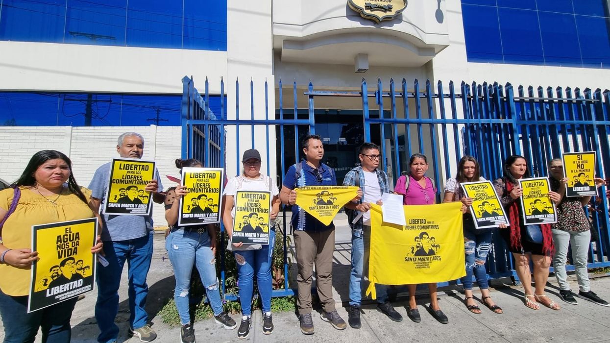 Supporters of the Santa Marta Five