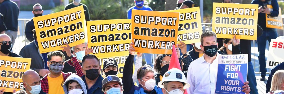 Supporters of unionization efforts by Amazon workers in Alabama