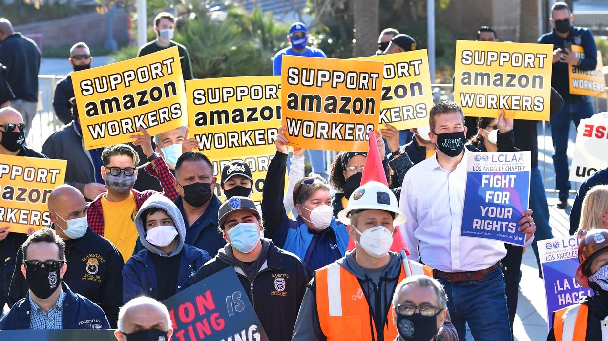 Supporters of unionization efforts by Amazon workers in Alabama