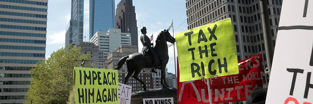 As Trump Recession Looms, New WSJ Poll Backs Call for Democrats to Embrace Economic Populism