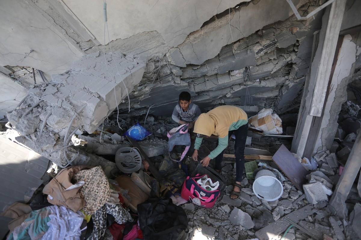 As Senators Unveil Aid Bill, Sanders Says Stop Fueling the 'Netanyahu War Machine'