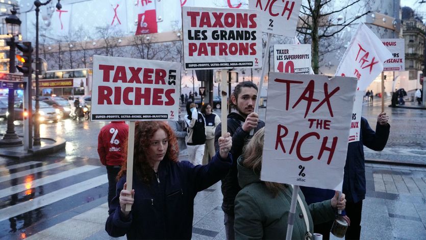 "Tax the rich" protest in Paris