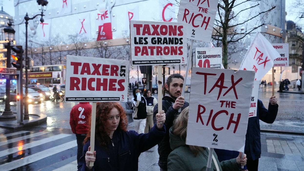 "Tax the rich" protest in Paris