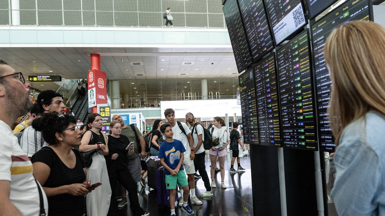 Tech outage causes flight delays