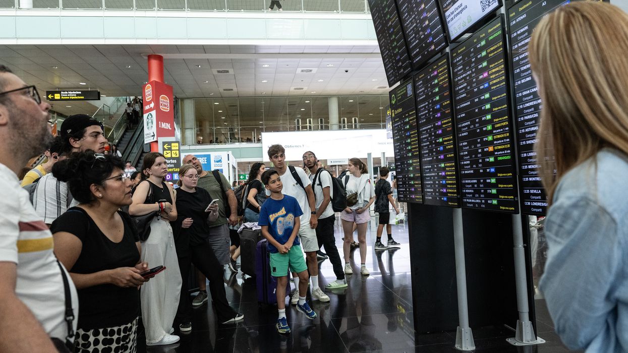 Tech outage causes flight delays