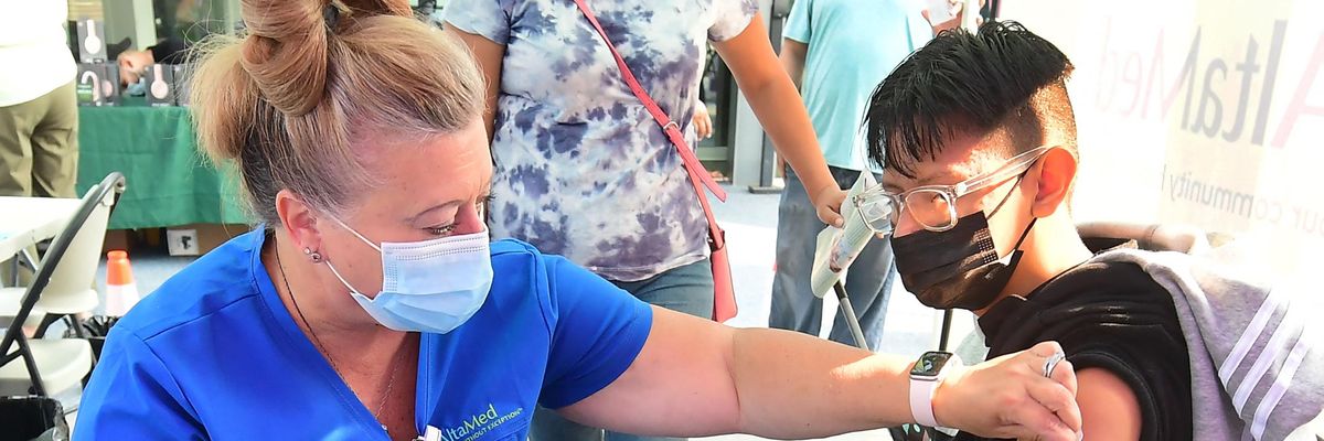 teen gets pfizer covid-19 vaccine