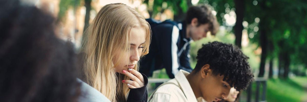 teenagers_cellphones