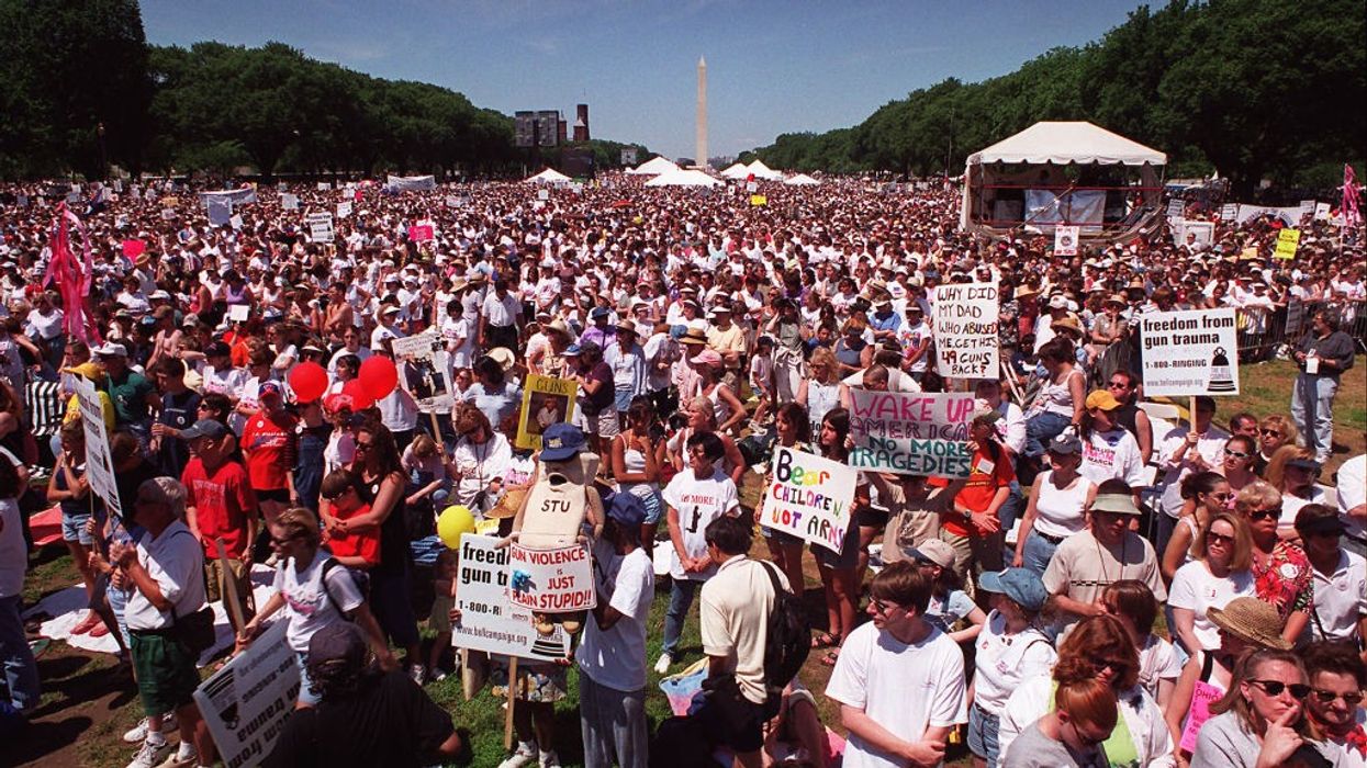Tens of thousands for Million Mom March against gun violence