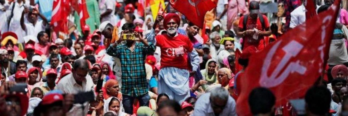 Condemning Modi's 'Anti-People Policies' Ahead of India's Election, Striking Farmers and Workers Grind New Delhi to Halt
