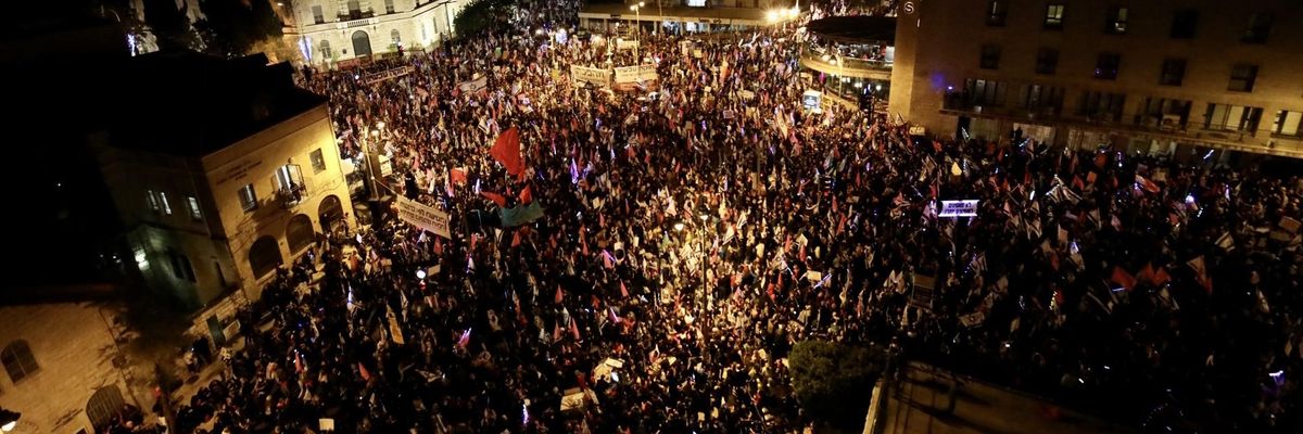 Large Pro-Democracy, Anti-Netanyahu Pre-Election Protest in Jerusalem