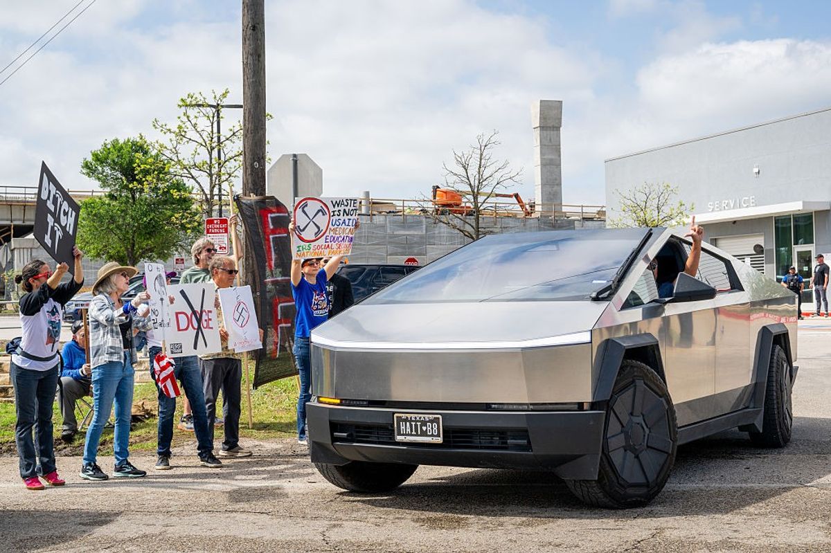 Tens of Thousands Join in 'Tesla Takedown' Actions Around the World | Common Dreams