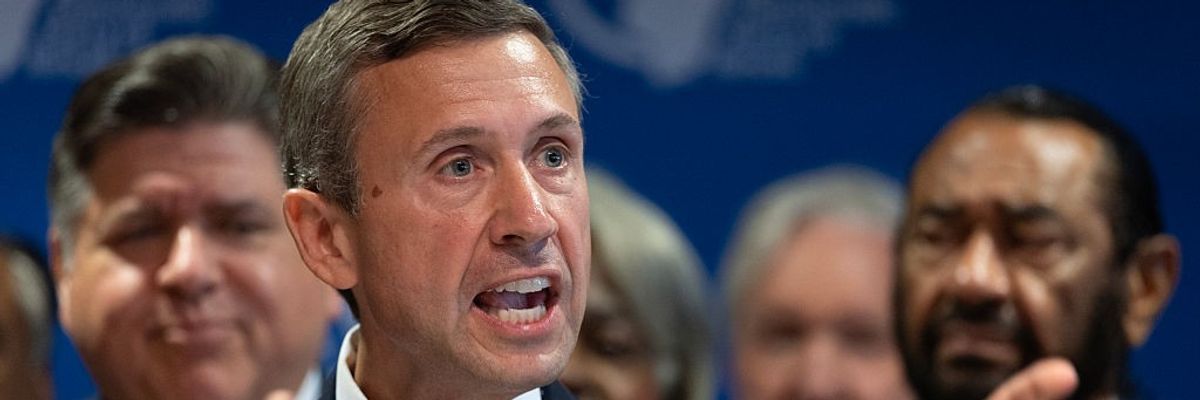 Texas Democratic Lawmakers Flee State In Effort To Halt Redistricting Legislation