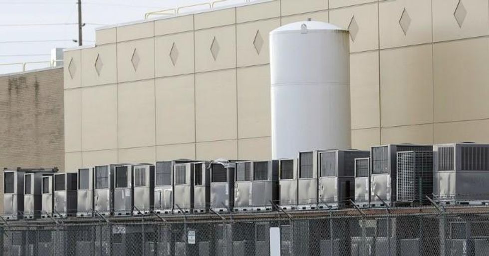 The Carrier plant in Indianapolis, Indiana, where United Technologies is preserving only 1,000 jobs in exchange for a reportedly large tax cut and regulatory favors promised by President-elect Donald Trump. (Photo: Darron Cummings/AP)
