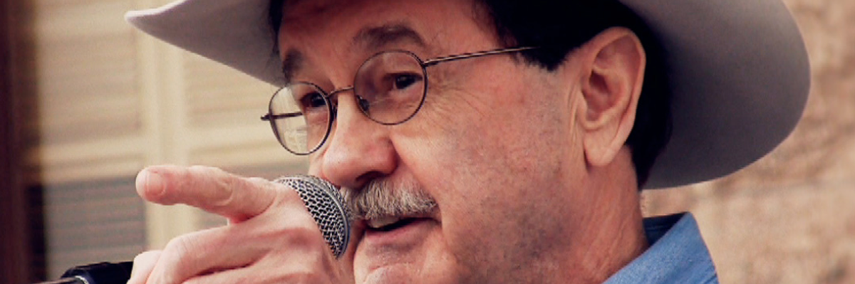 Banned From Newspapers for Criticizing... Newspapers! Jim Hightower Up Against the Corporate Wall