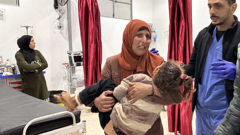 The Israeli army targets a horse carriage in the Gaza Strip in violation of the ceasefire