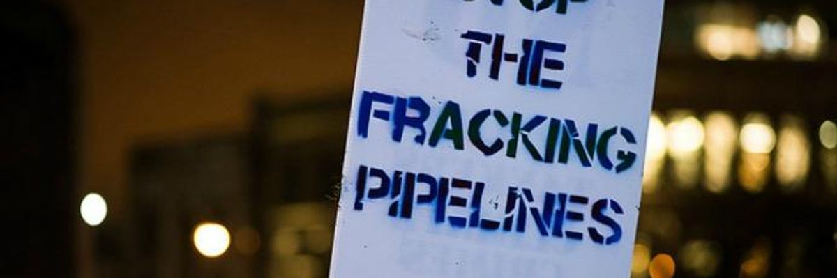 Analysis Shows 'Dangerous' Pipeline Mega-Merger Threatens Climate and Consumers