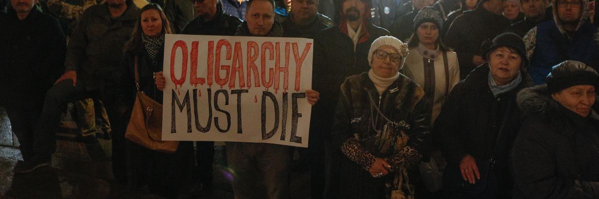 When the Fringe Is Mainstream and the Mainstream Is Fringe: On Orwell and US Oligarchy