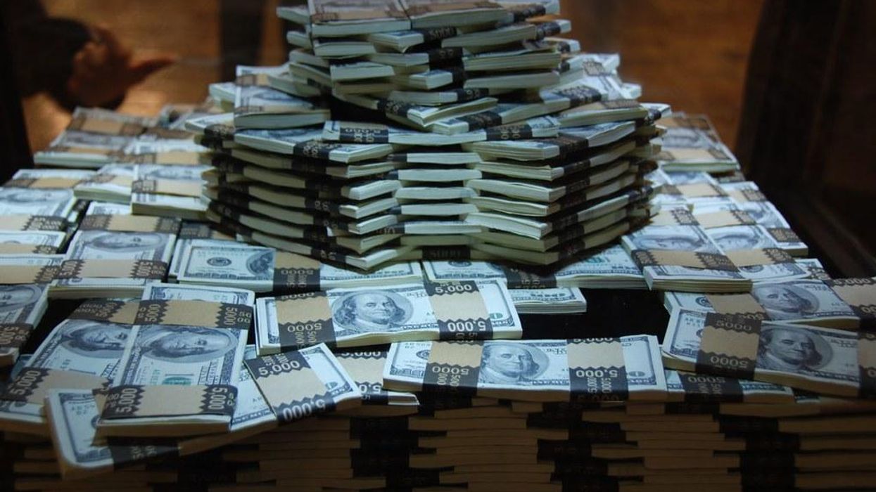 Government Debts as Class Swindles