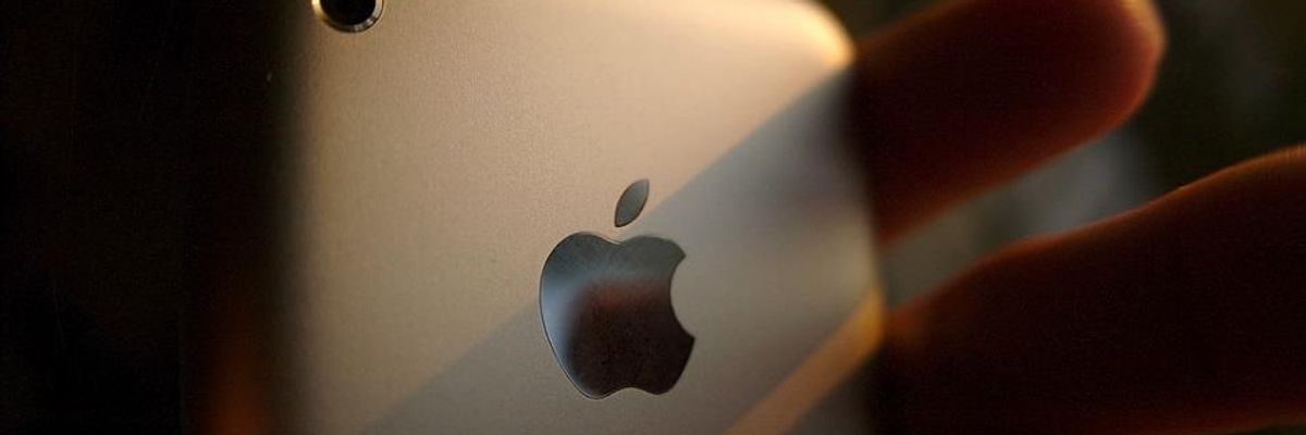 Bolstering Apple Argument, DOJ Wants Data from Dozen Other Phones