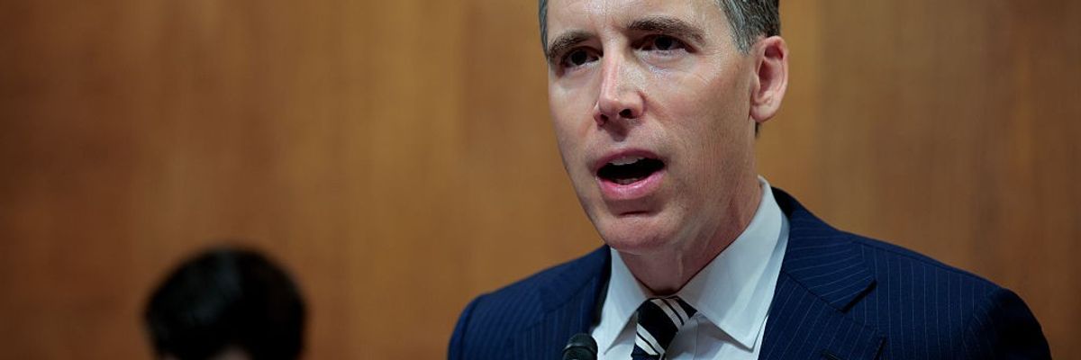 Senate Advances Bill Banning Politicians From Stock Trading—While Giving Trump a Big Carveout