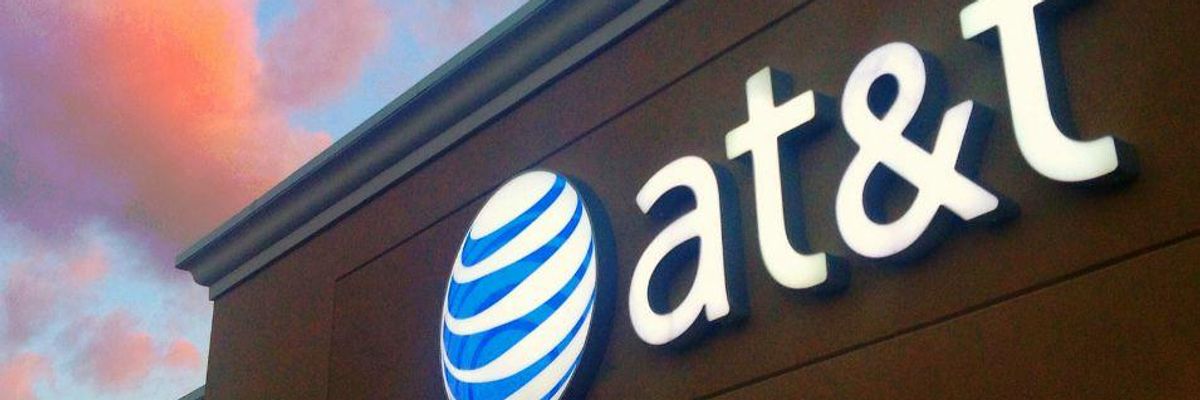 Cementing AT&T Strangehold, FCC Poised to Approve DirecTV Buyout