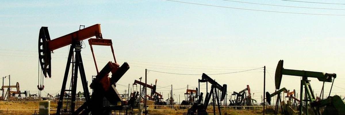 Climate Expert Says UN Emissions Report Makes Clear Only Solution Is to 'Cut Off Supply of Fossil Fuels at Their Source'