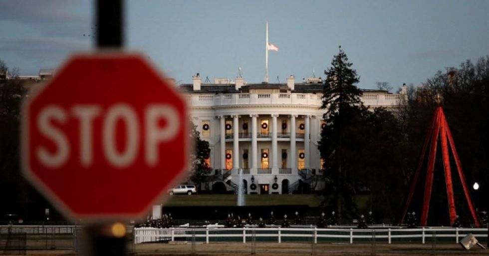 The White House is shown during a partial shutdown of the federal government on December 24, 2018 in Washington, D.C. (Photo: Win McNamee/Getty Images)